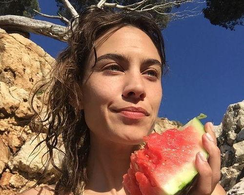 娱乐圈失眠者吃瓜,娱乐圈失眠者深夜吃瓜指南  第3张 娱乐圈失眠者吃瓜,娱乐圈失眠者深夜吃瓜指南  第3张