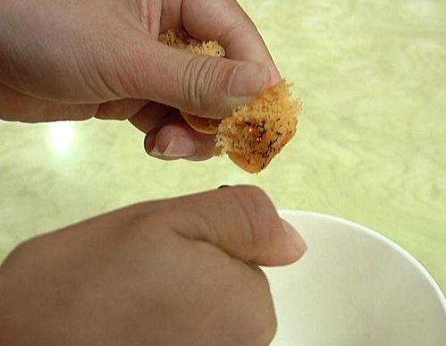 肉松饼爆料视频播放,揭秘网红美食背后的制作过程  第2张 肉松饼爆料视频播放,揭秘网红美食背后的制作过程  第2张