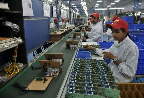 最新爆料深圳富士康,揭秘智能化生产线背后的秘密!”