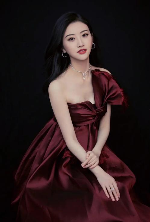 景甜早期爆料视频,揭秘娱乐圈幕后真相  第2张 景甜早期爆料视频,揭秘娱乐圈幕后真相  第2张